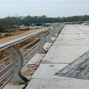 【护栏】道路护栏敢与同行比质量