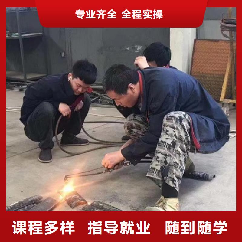 焊工学校【虎振挖掘机】师资力量强实操培训