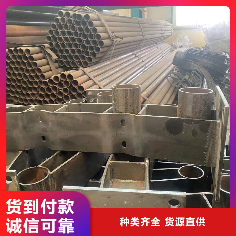 选择正规钢背木护栏厂家颜色尺寸款式定制