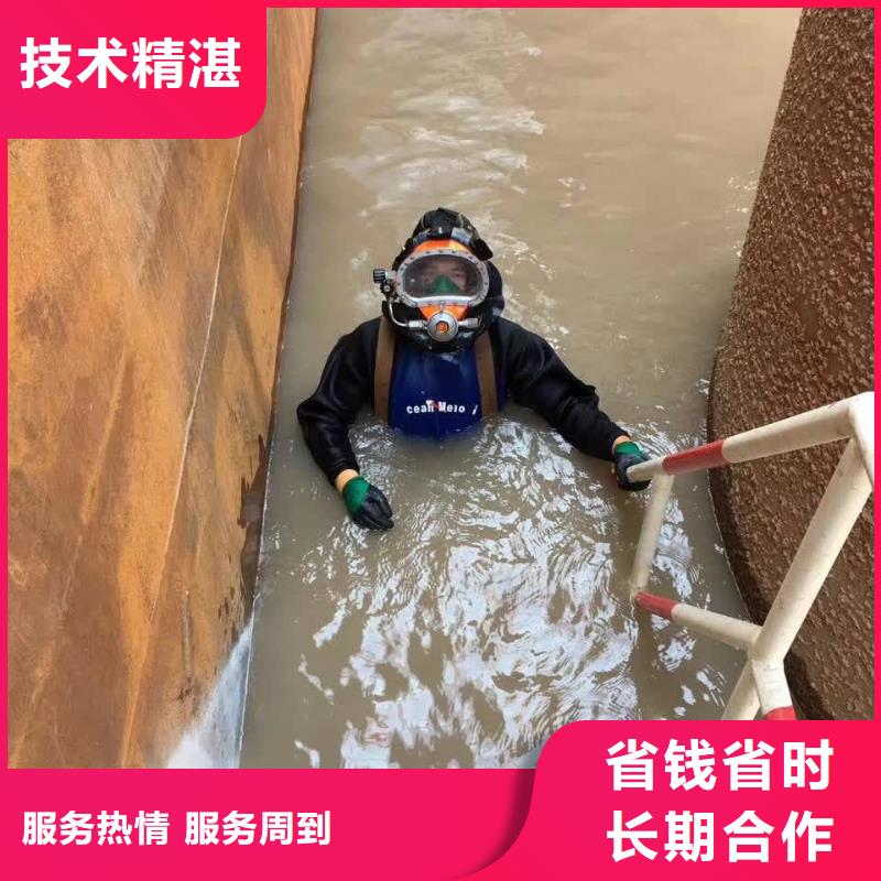 本地水下作业队现场商量解决办法长期合作