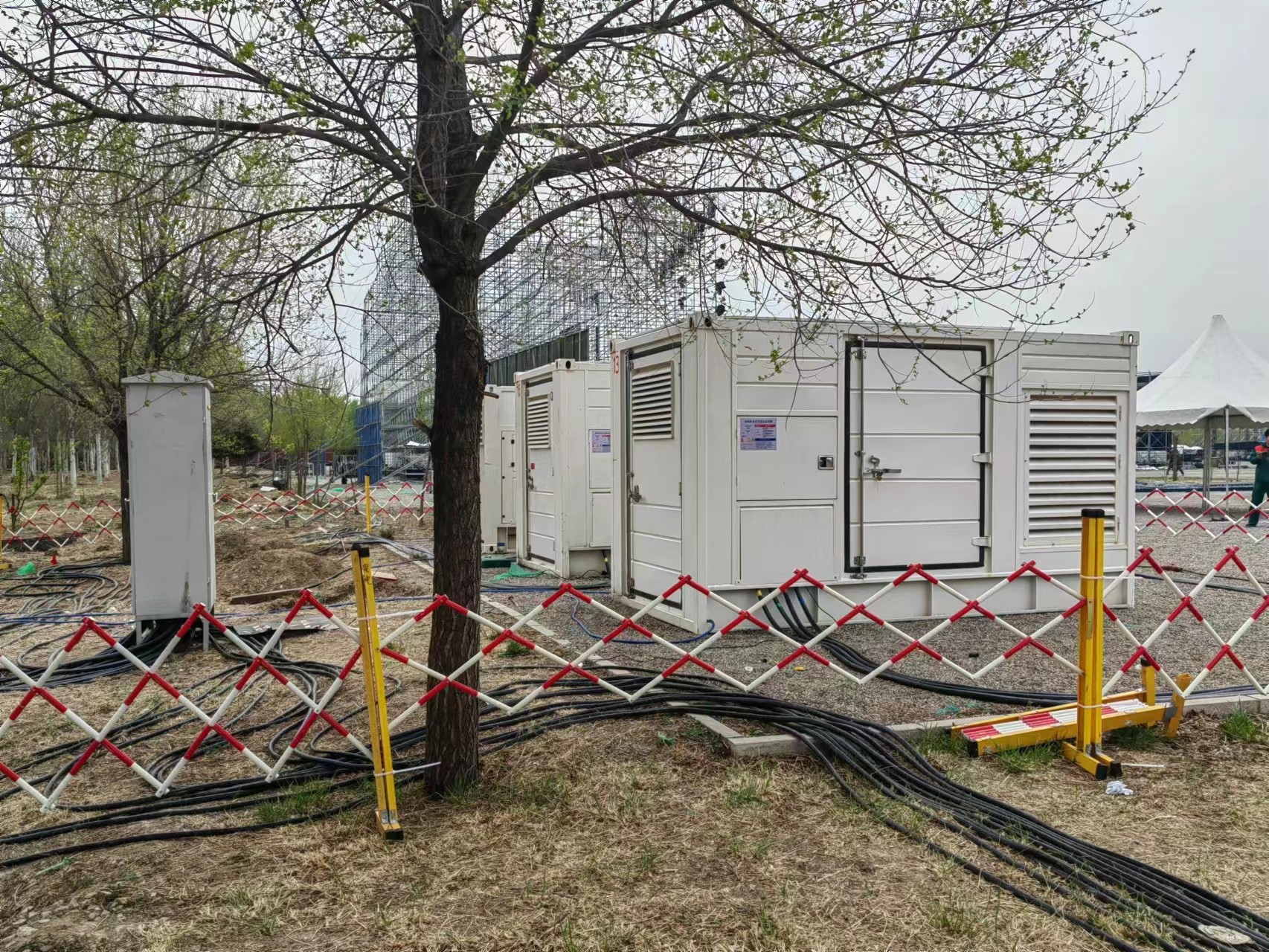 大型发电机组出租/公司【100KW/200KW/300KW移动发电车】日租月租【当地】经销商