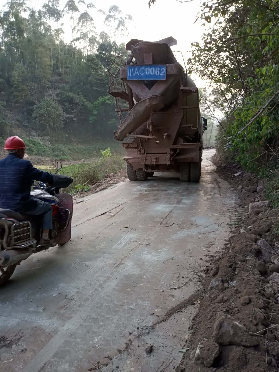 山体滑坡地质灾害治理土壤固化剂全国发货